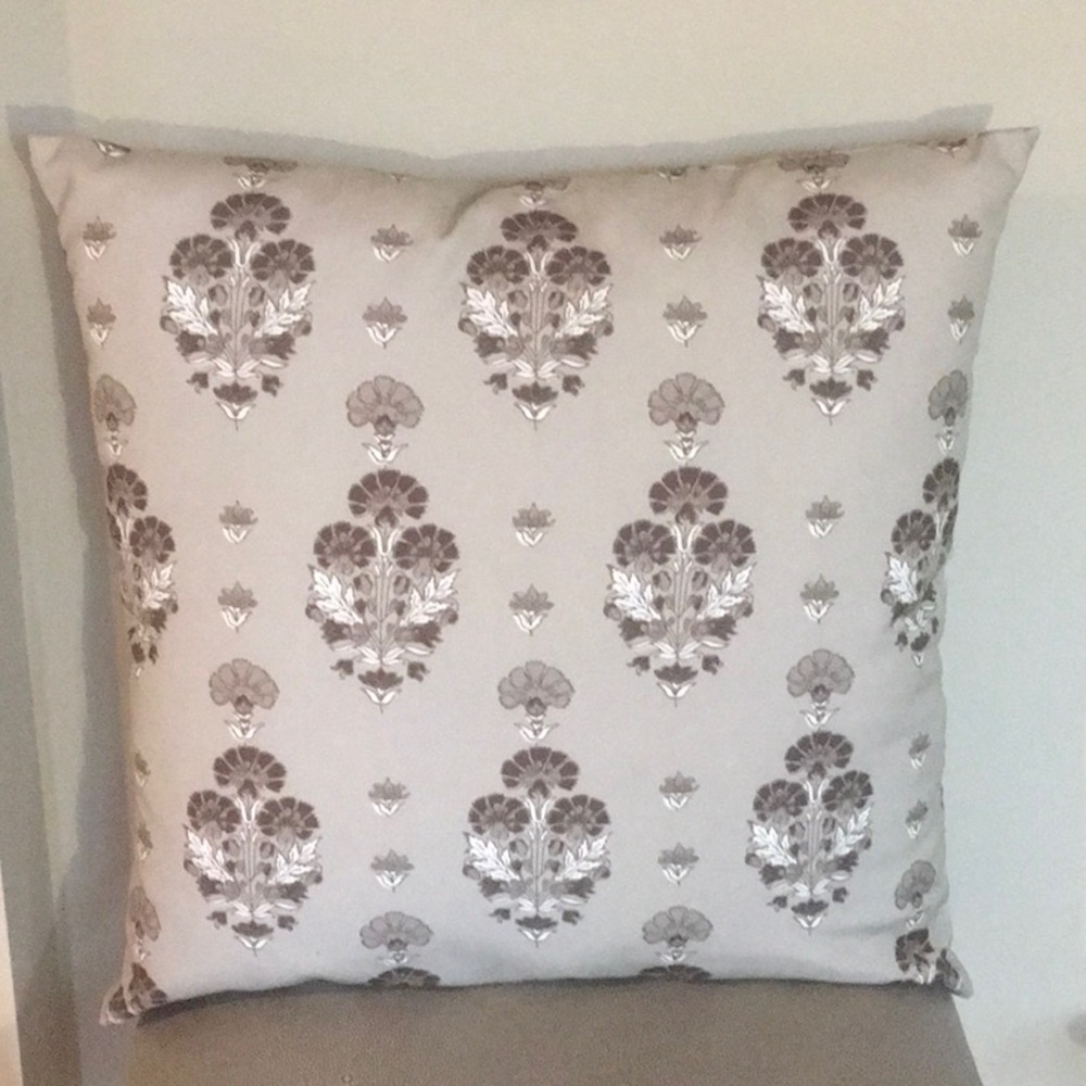 Pottery Barn Outdoor Jacey Pillow